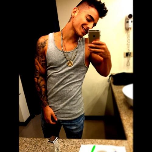 Вы говорите, что он похож на педика, блин вы серьезно? 01