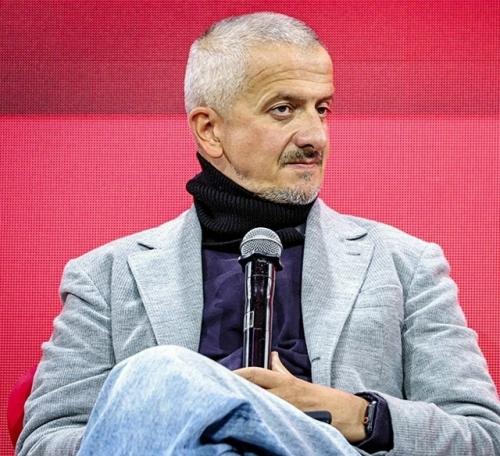 Константин хабенский был назначен и. о. ректора вместо Константина Богомолова, что стало неожиданностью для многих. 
