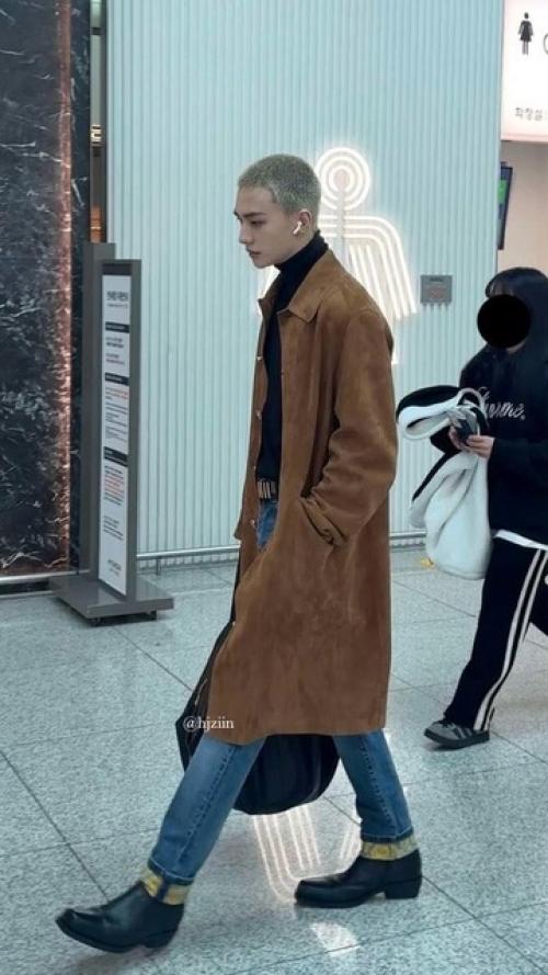 080325: наконец, хёнджин из Stray Kids с Buzzcut участвует в неделе моды. 01 080325: наконец, хёнджин из Stray Kids с Buzzcut участвует в неделе моды. 01