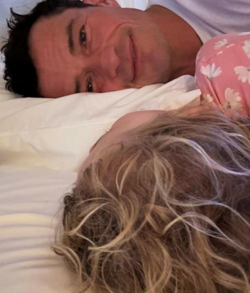 Орландо Блум сыпет соль на рану фанатам и делится фото с совместного отдыха с кэтти Перри и дочкой. 02