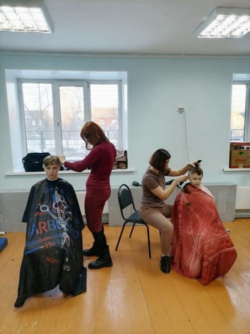11 марта 2022 года при содействии волонтёра Юлии Соколовой, в наш центр приехали стилисты. 03