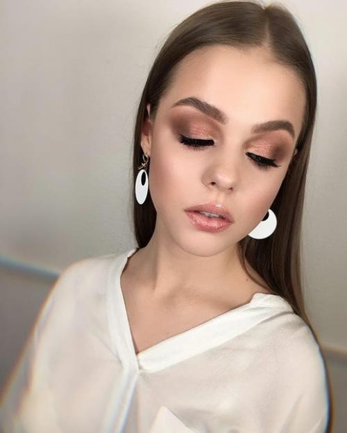 Можно критику. Внешность, фигура, возраст. 01