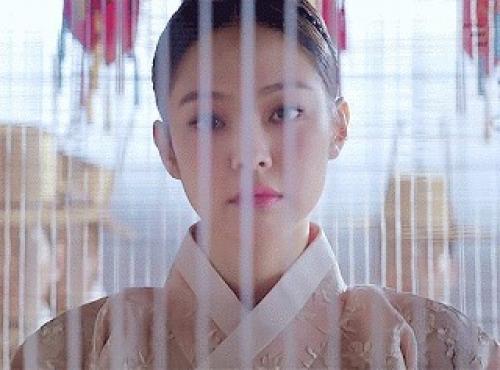 Дженни из Blackpink в ханбоке и с причёской Ччок. 01