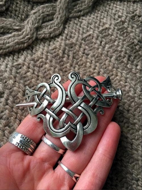 Вечерняя новинка:  Абсолютно очевидно, - перед нами заколка для волос. 02