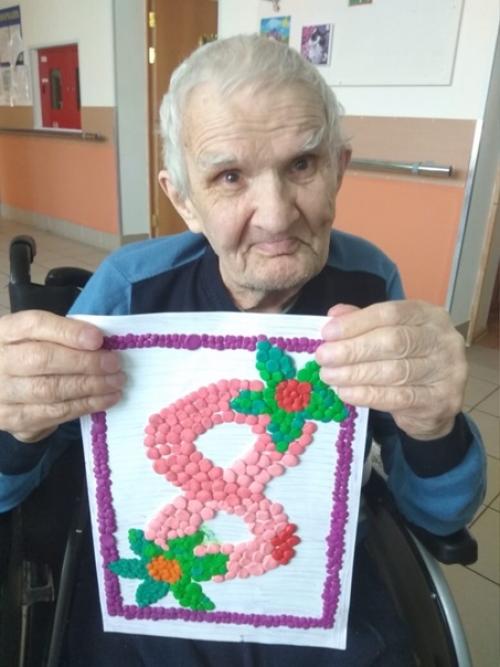 Наши бабушки и дедушки готовятся к 8 марта вместе. 01 Наши бабушки и дедушки готовятся к 8 марта вместе. 01