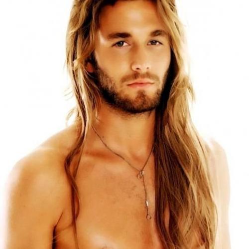 Мужчины носили длинные волосы еще во времена римской империи, это считалось символом мощи, отваги и доблести храбрых воинов. 04