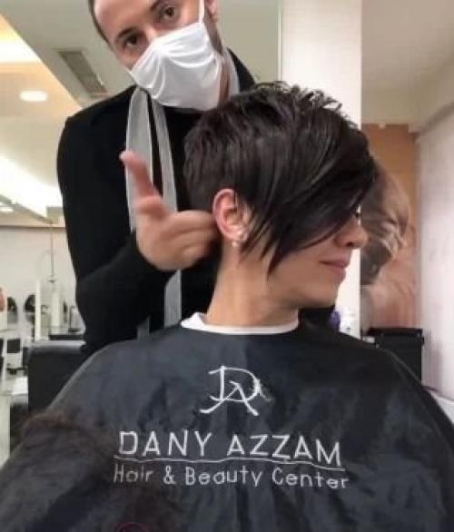 Женщина в 45 лет решилась на короткую стрижку и помолодела на 10 лет. 05