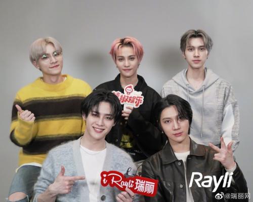 Интервью для.  q: пожалуйста, используйте разные языки для промоушена альбома: Awesome! 01