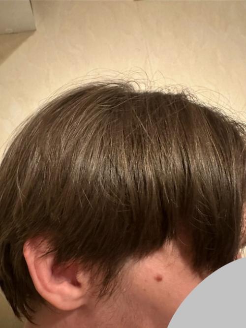 Уважаемые мастера.  Почему у нас сейчас умеют стричь мужчинам только Модные стрижки, где убирается все на висках и шее? 03