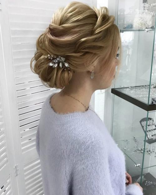 Вот такая ракушка на прямые волосы у нас была на интенсиве по прическам один день назад. 01