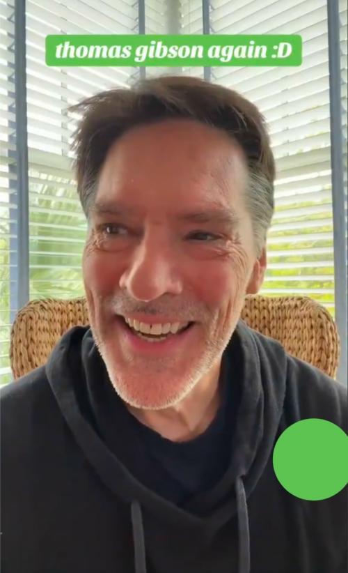 Томас гибсон рассказывает о том, как в сериале появился тот забавный момент, где хотч шутит над новой прической Рида: 01