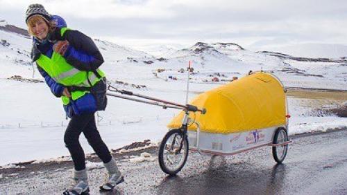 В далеком 2003 году, в свой день 57-летия, рози суэйл поуп отправилась в кругосветное путешествие прихватив с собой рюкзак и тележку. 04 В далеком 2003 году, в свой день 57-летия, рози суэйл поуп отправилась в кругосветное путешествие прихватив с собой рюкзак и тележку. 04