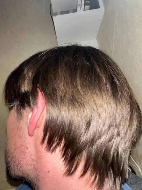 Уважаемые мастера.  Почему у нас сейчас умеют стричь мужчинам только Модные стрижки, где убирается все на висках и шее? 02