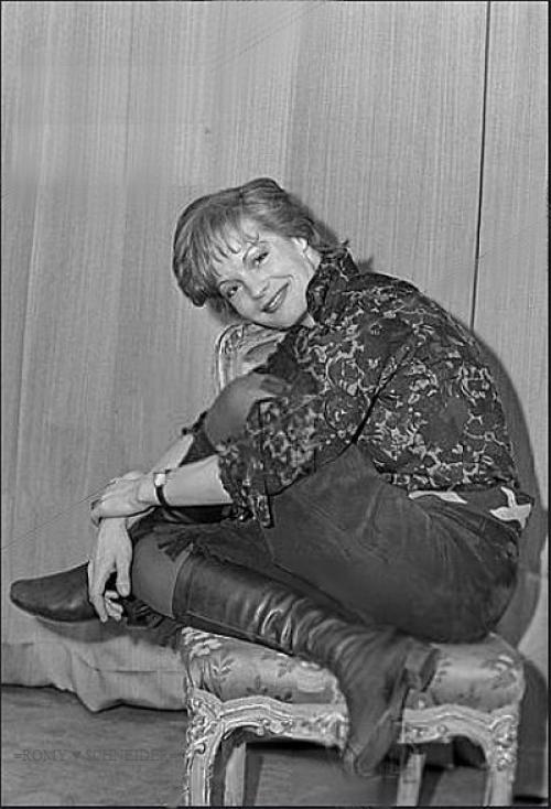 Редкий кадр.  Я обзавелась новой прической, потому что три года уже ходила с одной и той же. 01