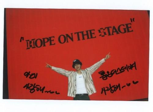 Перевод фотографий Хоби с тура в Сеуле и в северной Америке. 03