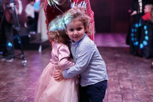 Певица жасмин впервые сына в его день рождения подстригла. 04