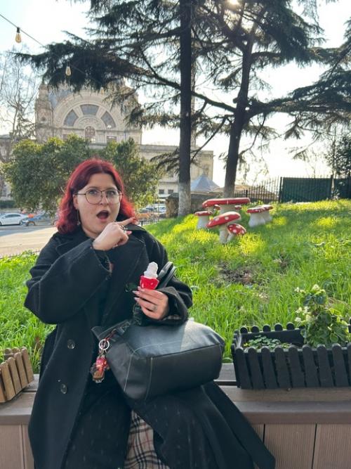 Очень нравится эта фотокарточка, к тому же надо уже было сделать фото с новой прической. 01