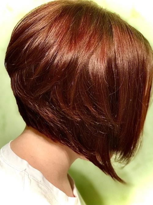 Стрижка каре из года в год неизменно остается одной из самых модных и универсальных женских стрижек. 02