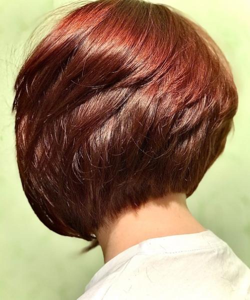 Стрижка каре из года в год неизменно остается одной из самых модных и универсальных женских стрижек. 04