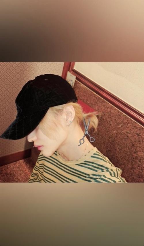 Theqoo вонбин из Riize говорит фанатам, что это конец для его длинных волос. 03 Theqoo вонбин из Riize говорит фанатам, что это конец для его длинных волос. 03