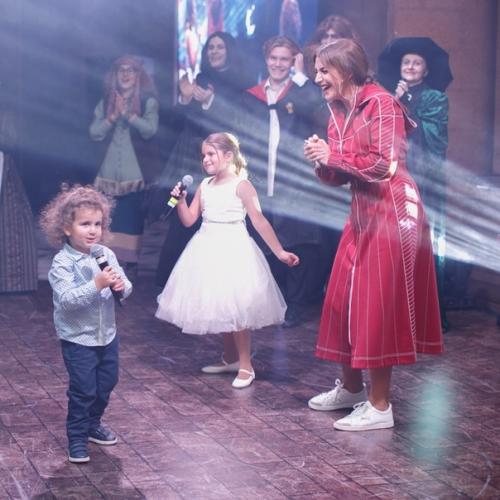 Певица жасмин впервые сына в его день рождения подстригла. 03