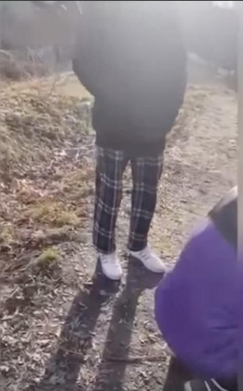 Шокирующий инцидент подчеркивает проблему буллинга среди молодежи. 01