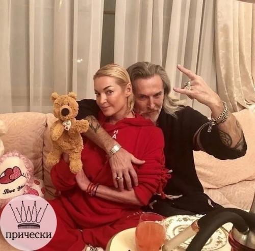 Ещё несколько новых фото потайной пары влюбленных. 02