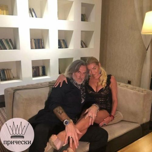 Ещё несколько новых фото потайной пары влюбленных. 01