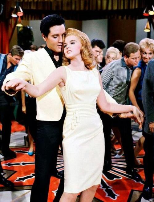 Вчера свой день рождения отмечала Энн Маргрет ольсон, наша любимая расти Мартин из да здравствует Лас-вегас! 01