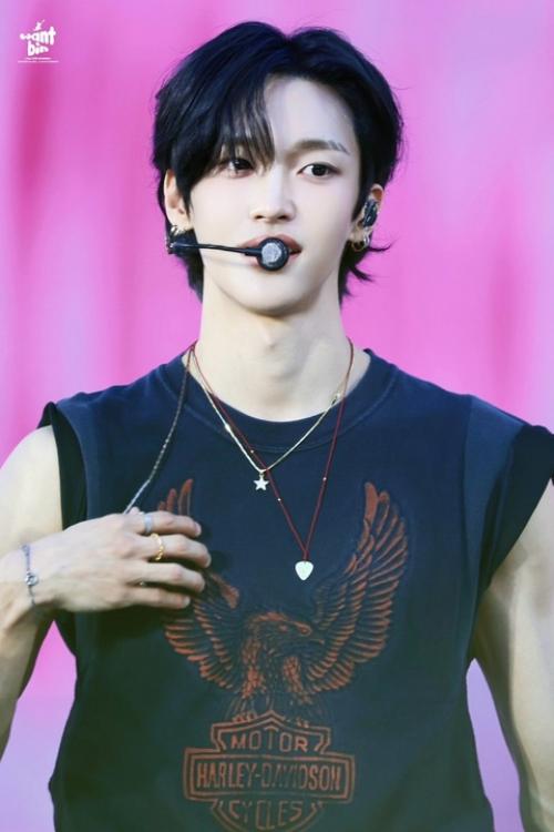 Вонбин из Riize, который постриг свои волосы. 04