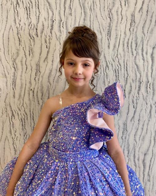 Самый первый выпускной из детского сада, малыши делают маленький шажочек во взрослую жизнь. 01