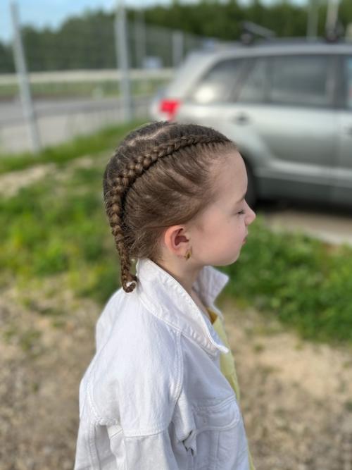 Боксерские косы из своих волос, удачная прическа на лето. 02