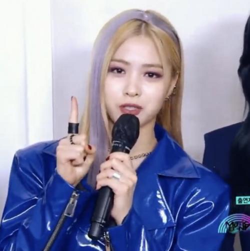 Pann корейские нетизены показали неоднозначную реакцию на новую прическу рюджин из Itzy для их недавнего камбэка. 01