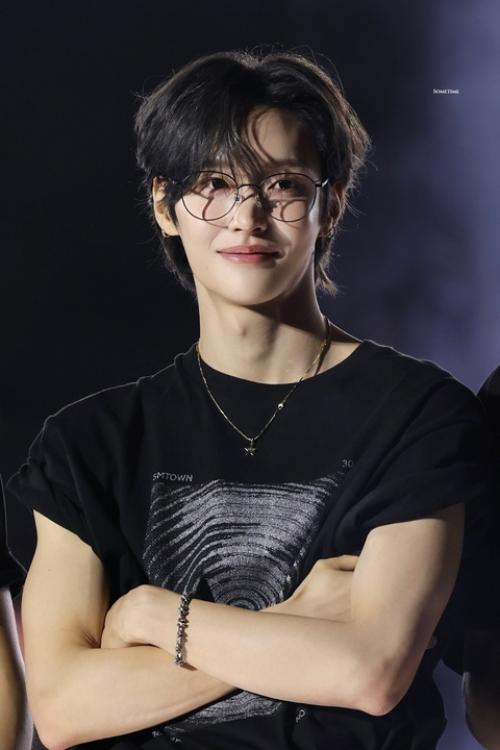 Вонбин из Riize, который постриг свои волосы. 03