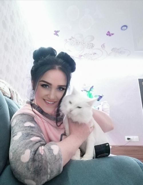 Из всех моих постоянных девочек Надя самый чемпион по длительности носки моих причесок. 02