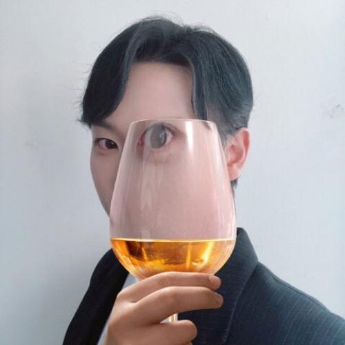 Инсон попросил фэнтези изменить прическу на его фотографиях из мюзикла (фото 1, 2) лучше бы он этого не делал. 06