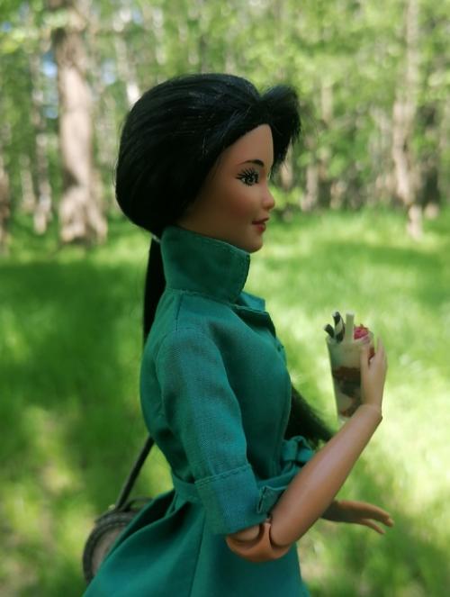 На днях поймали чудесную солнечную погоду и ходили с Кирой в парк. 04