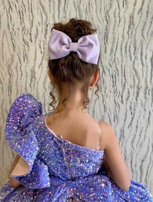 Самый первый выпускной из детского сада, малыши делают маленький шажочек во взрослую жизнь. 03