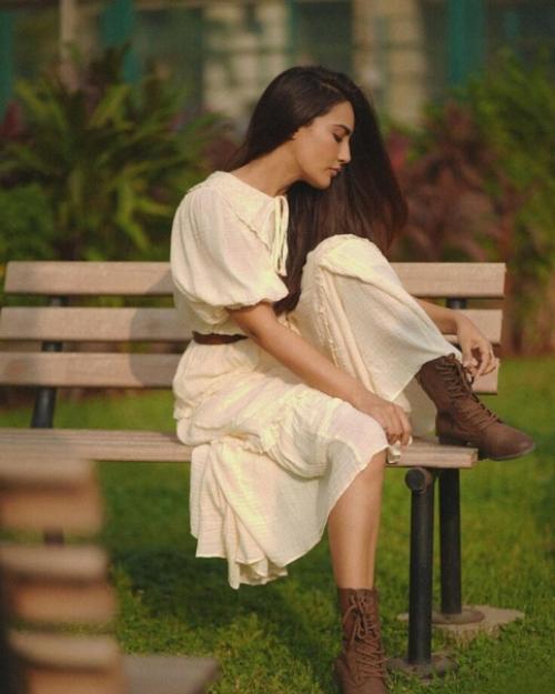 Соседская девушка сурбхи джиоти вибрирует в белых платьях. 05 Соседская девушка сурбхи джиоти вибрирует в белых платьях. 05