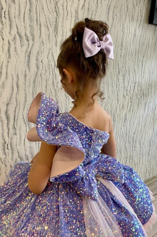 Самый первый выпускной из детского сада, малыши делают маленький шажочек во взрослую жизнь. 02