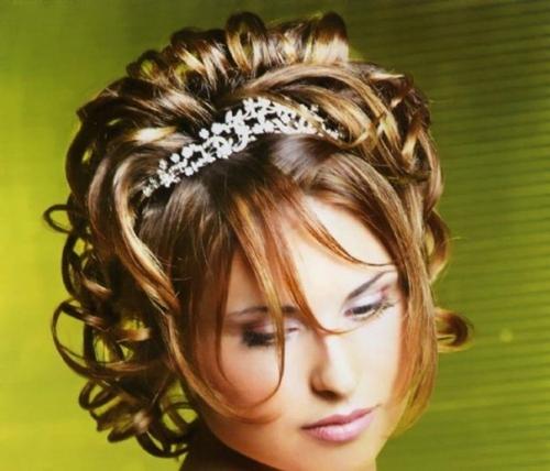 Красивыми и нарядными хочется быть всегда, на любом вечере, а на выпускном - особенно. 07