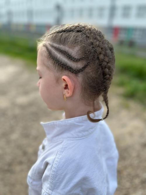 Боксерские косы из своих волос, удачная прическа на лето. 03