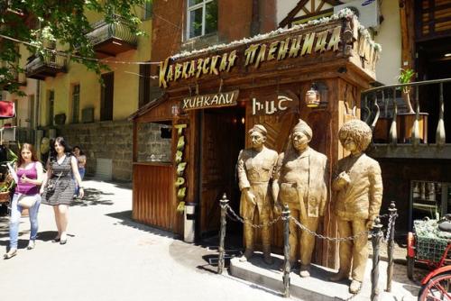 Hat Master в Ереване: перед примеркой головных уборов мы сходили к модному парикмахеру. 04 Hat Master в Ереване: перед примеркой головных уборов мы сходили к модному парикмахеру. 04