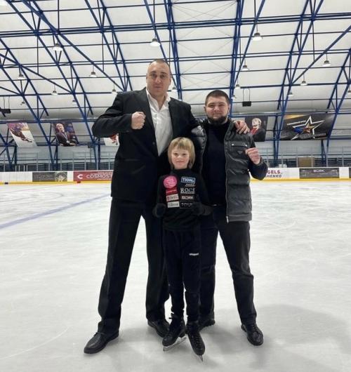 Горшок, под Который его Стригли, Походу Разбился - в сети обсуждают новую причёску гном гномыча. 03