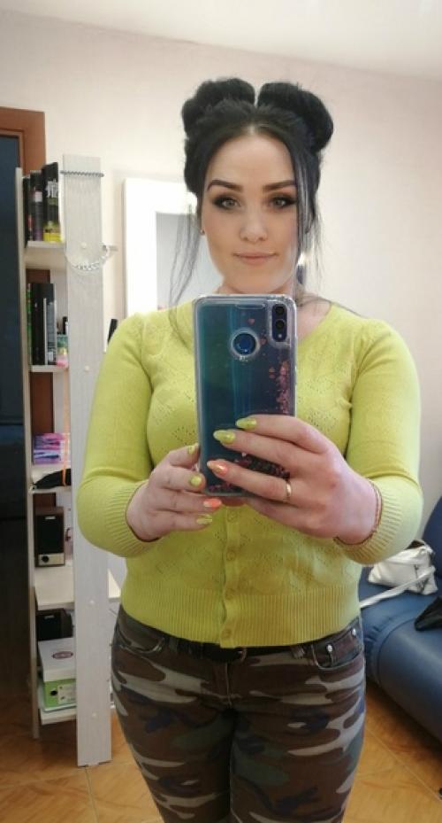 Из всех моих постоянных девочек Надя самый чемпион по длительности носки моих причесок. 01