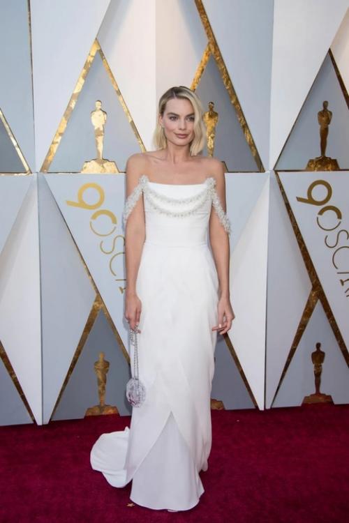 Мы выходим на красную дорожку вместе с марго робби. 01 Мы выходим на красную дорожку вместе с марго робби. 01