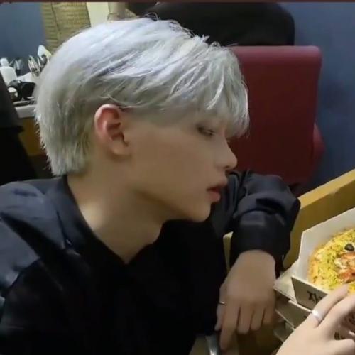 Pann я думала, Феликс не будет выглядеть хорошо с короткими волосами. 06 Pann я думала, Феликс не будет выглядеть хорошо с короткими волосами. 06