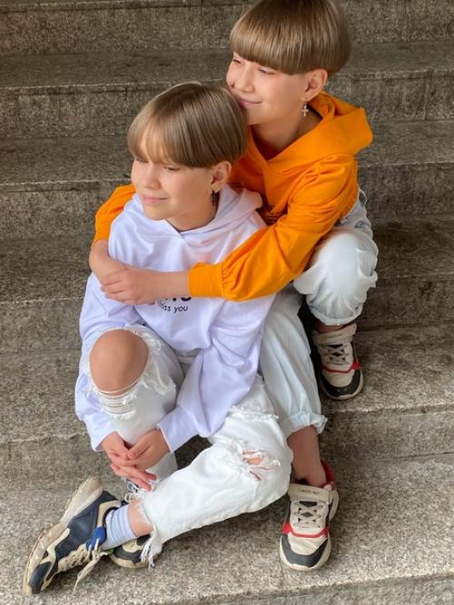 Пока модницы приглядываются к новым стрижкам маллет и шегги, наши звездочки впереди планеты всей. 04