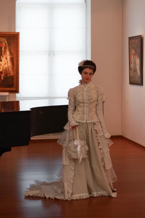 Лен, муслин, кружева, жемчуг, месяц стараний - и получилось платье начала 19 века. 06