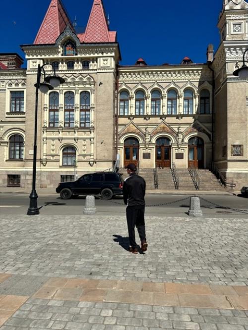 А ну-ка сделайте мне фото, месье Жан. 03